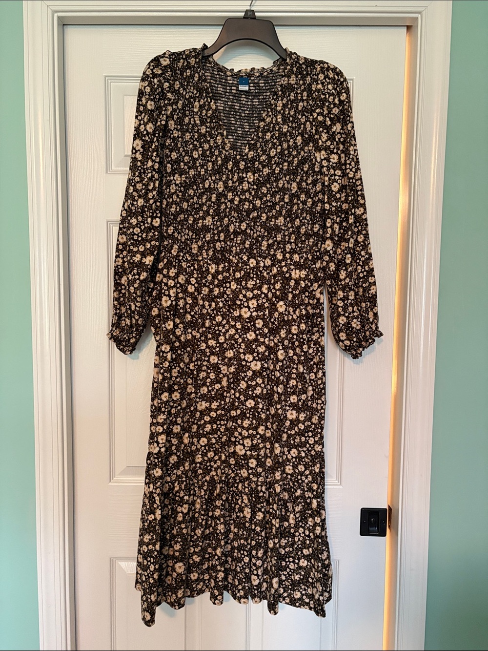 Old Navy Black Long Sleeve Floral Midi Dress
